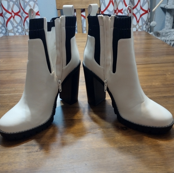 BCBG white sock booties sz 11 - Picture 8 of 9